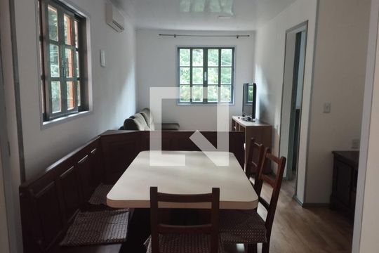 Sala de casa para alugar com 2 quartos, 60m² em Trindade, Florianópolis