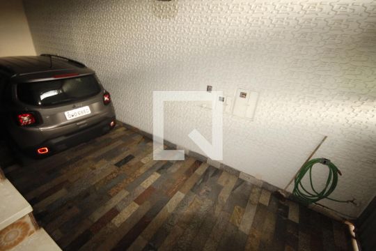 Garagem de casa à venda com 6 quartos, 390m² em Caiçaras, Belo Horizonte