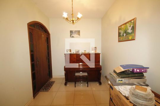 Sala de casa à venda com 6 quartos, 390m² em Caiçaras, Belo Horizonte