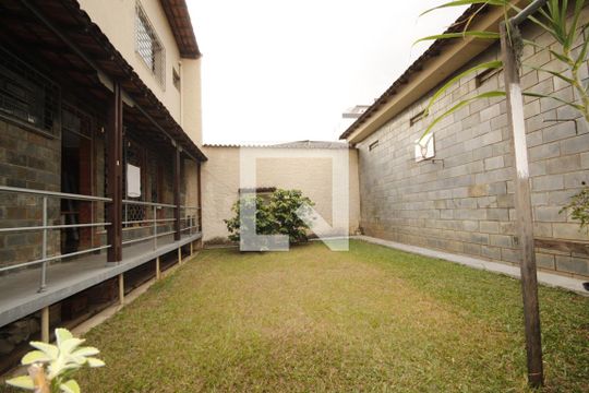 Quintal de casa à venda com 6 quartos, 390m² em Caiçaras, Belo Horizonte
