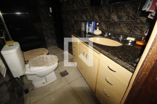 Banheiro 1 de casa à venda com 6 quartos, 390m² em Caiçaras, Belo Horizonte