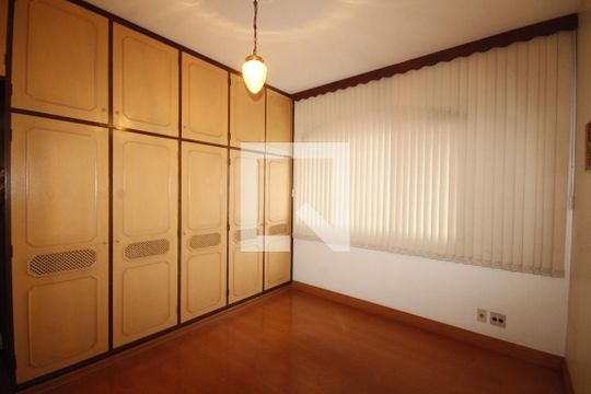 Quarto 2 de casa à venda com 6 quartos, 390m² em Caiçaras, Belo Horizonte