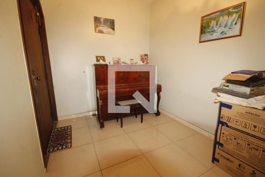 Sala de casa à venda com 6 quartos, 390m² em Caiçaras, Belo Horizonte