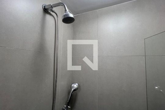 Banheiro de kitnet/studio para alugar com 1 quarto, 27m² em Jardim Paulista, São Paulo