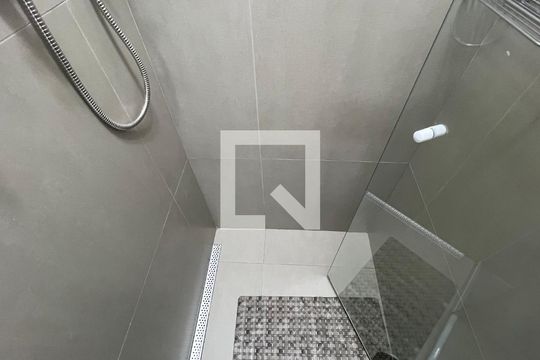 Banheiro de kitnet/studio para alugar com 1 quarto, 27m² em Jardim Paulista, São Paulo