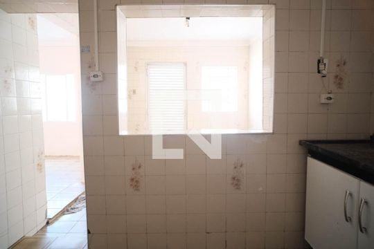 Cozinha de casa para alugar com 2 quartos, 50m² em Burgo Paulista, São Paulo