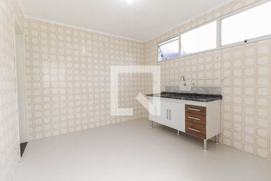 Cozinha de casa para alugar com 2 quartos, 150m² em Vila Brasil, São Paulo