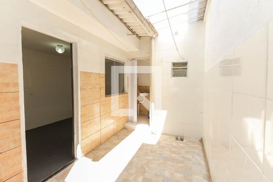 Quintal de casa para alugar com 2 quartos, 150m² em Vila Brasil, São Paulo