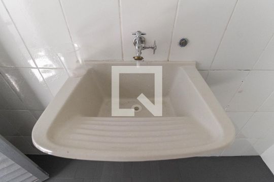 Área de Serviço de casa para alugar com 2 quartos, 150m² em Vila Brasil, São Paulo