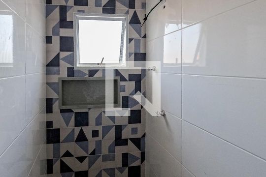 Banheiro Social de apartamento à venda com 2 quartos, 37m² em Vila Pereira Cerca, São Paulo