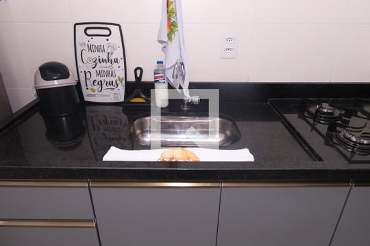 Cozinha de apartamento para alugar com 2 quartos, 36m² em Itaquera, São Paulo