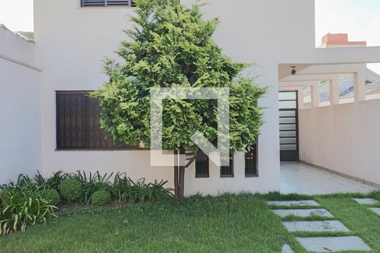 Fachada de casa à venda com 4 quartos, 400m² em Vila Ré, São Paulo