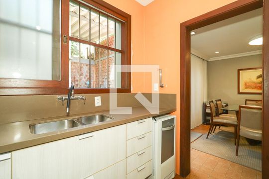 Cozinha de casa à venda com 3 quartos, 250m² em Auxiliadora, Porto Alegre