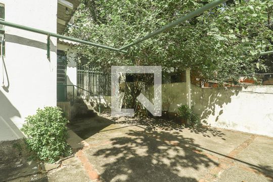 Quintal de casa à venda com 3 quartos, 250m² em Auxiliadora, Porto Alegre