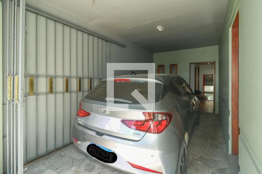 Garagem de casa à venda com 3 quartos, 250m² em Auxiliadora, Porto Alegre