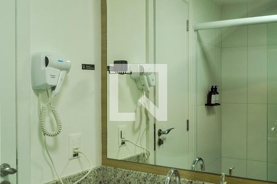 Banheiro de kitnet/studio à venda com 1 quarto, 27m² em Partenon, Porto Alegre