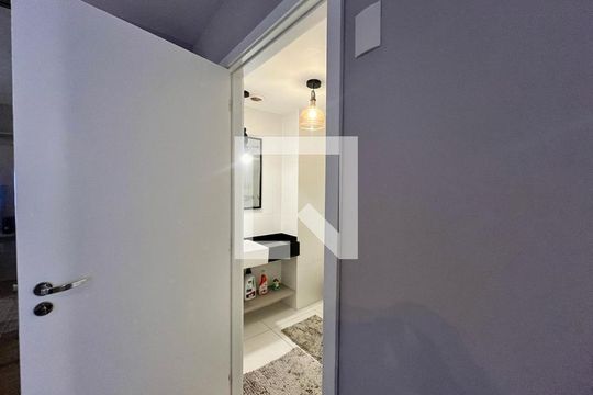 Banheiro de kitnet/studio à venda com 1 quarto, 27m² em Indianópolis, São Paulo