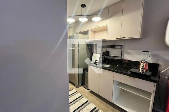 Cozinha de kitnet/studio à venda com 1 quarto, 27m² em Indianópolis, São Paulo