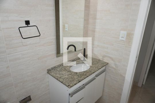 Banheiro de apartamento para alugar com 2 quartos, 71m² em Pinheiros, São Paulo