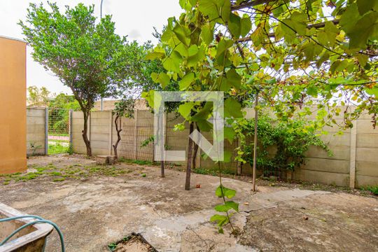 Quintal de casa à venda com 3 quartos, 250m² em Centro, Canoas
