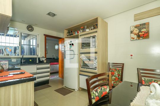 Cozinha de casa à venda com 4 quartos, 181m² em Jardim Floresta, Porto Alegre