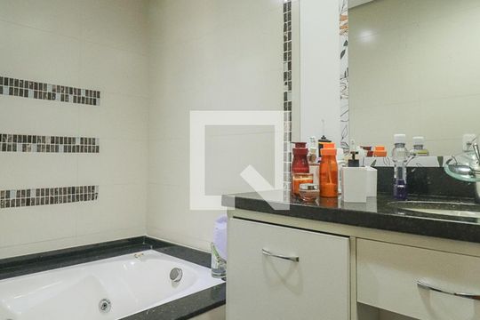 Banheiro da Suíte de casa à venda com 4 quartos, 181m² em Jardim Floresta, Porto Alegre