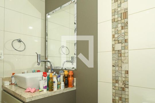 Banheiro Social de casa à venda com 4 quartos, 181m² em Jardim Floresta, Porto Alegre