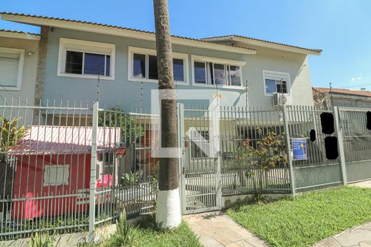 Fachada de casa à venda com 4 quartos, 181m² em Jardim Floresta, Porto Alegre