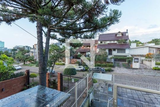 Vista de casa à venda com 4 quartos, 344m² em Chácara das Pedras, Porto Alegre