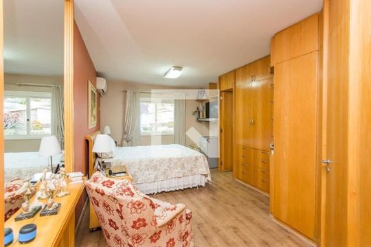Quarto 1 de casa à venda com 4 quartos, 344m² em Chácara das Pedras, Porto Alegre