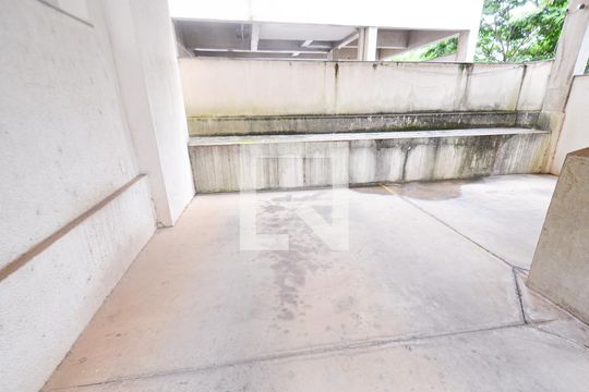Garagem de apartamento para alugar com 3 quartos, 79m² em Ana Lúcia, Belo Horizonte