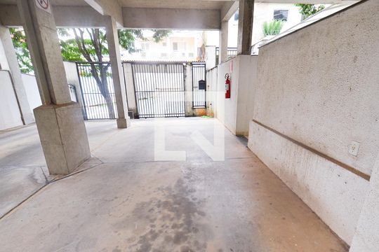 Garagem de apartamento para alugar com 3 quartos, 79m² em Ana Lúcia, Belo Horizonte
