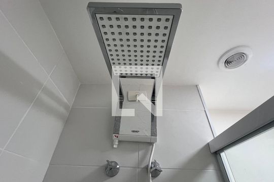 Banheiro  de kitnet/studio à venda com 1 quarto, 26m² em Pinheiros, São Paulo