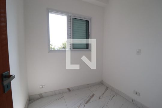 Suíte  de apartamento à venda com 2 quartos, 45m² em Jardim Utinga, Santo André
