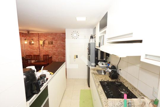 Cozinha de apartamento para alugar com 3 quartos, 80m² em Jardim Atlantico, Goiânia