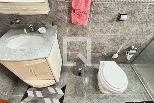 Banheiro da Suíte de casa à venda com 3 quartos, 210m² em Vila Metalúrgica, Santo André