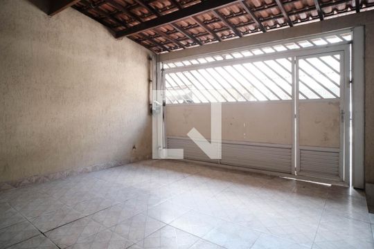 Garagem de casa para alugar com 3 quartos, 150m² em Jardim Nordeste, São Paulo