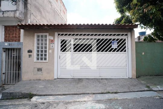 Fachada e placa de casa para alugar com 3 quartos, 150m² em Jardim Nordeste, São Paulo