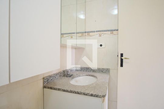 Banheiro de apartamento para alugar com 3 quartos, 62m² em Vila Carlos de Campos, São Paulo