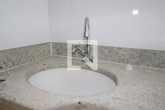 Banheiro suíte de apartamento à venda com 2 quartos, 54m² em Silveira, Santo André