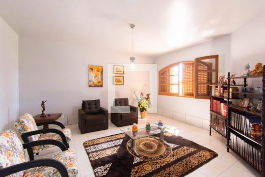 Sala de casa à venda com 4 quartos, 240m² em Niterói, Canoas