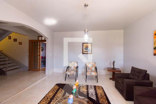 Sala de casa à venda com 4 quartos, 240m² em Niterói, Canoas