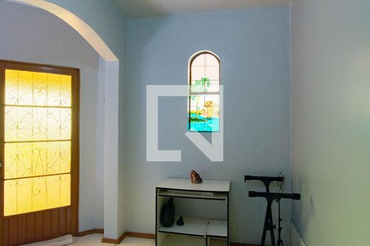 Suíte de casa à venda com 4 quartos, 240m² em Niterói, Canoas