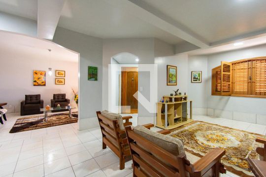 Sala de casa à venda com 4 quartos, 240m² em Niterói, Canoas