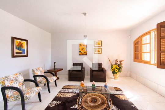 Sala de casa à venda com 4 quartos, 240m² em Niterói, Canoas