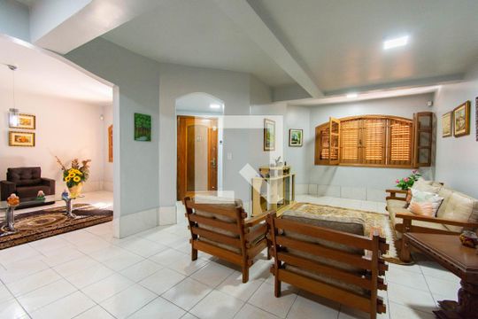 Sala de casa à venda com 4 quartos, 240m² em Niterói, Canoas