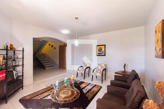Sala de casa à venda com 4 quartos, 240m² em Niterói, Canoas