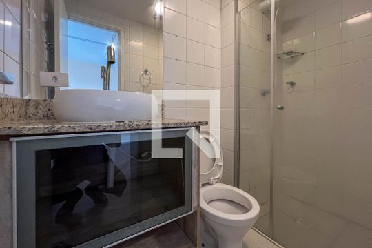 Banheiro de casa à venda com 1 quarto, 37m² em Cambuci, São Paulo