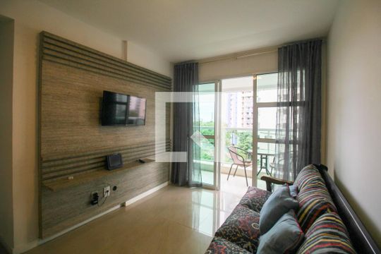 Sala de apartamento para alugar com 2 quartos, 70m² em Barra da Tijuca, Rio de Janeiro