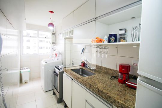 Cozinha de apartamento para alugar com 2 quartos, 70m² em Barra da Tijuca, Rio de Janeiro